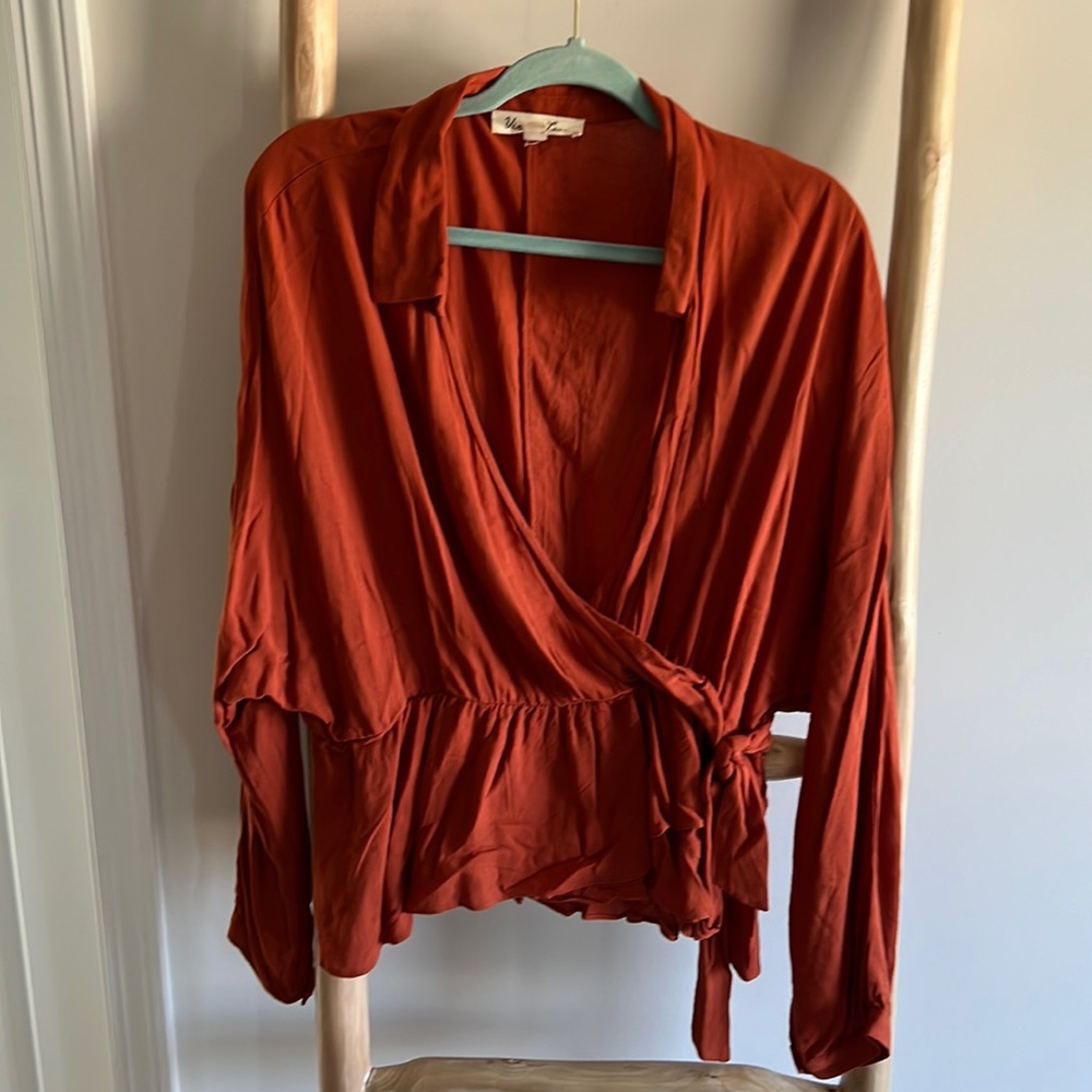 Rust wrap long sleeve top